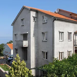 Affittacamere And With Parking Space Njivice, Krk - 5458, Njivice